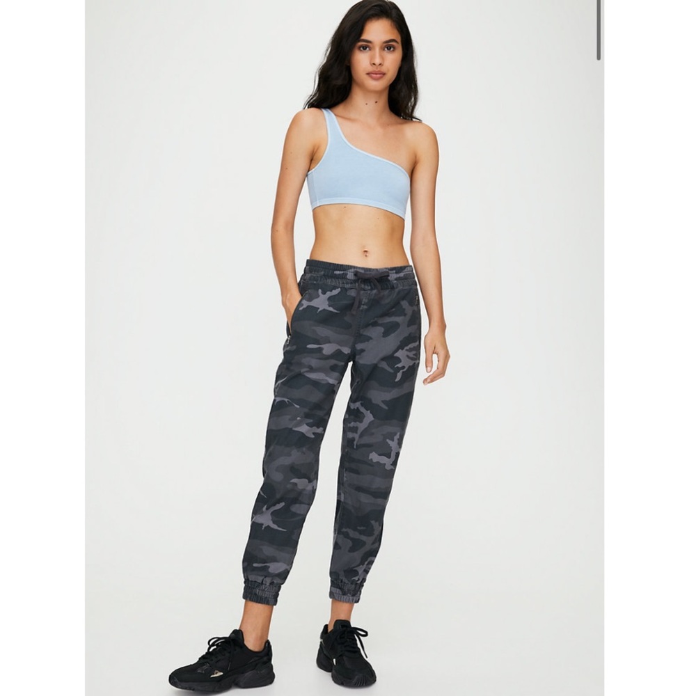 Cutest Aritzia Camo Joggers in Dark Grey Small!!